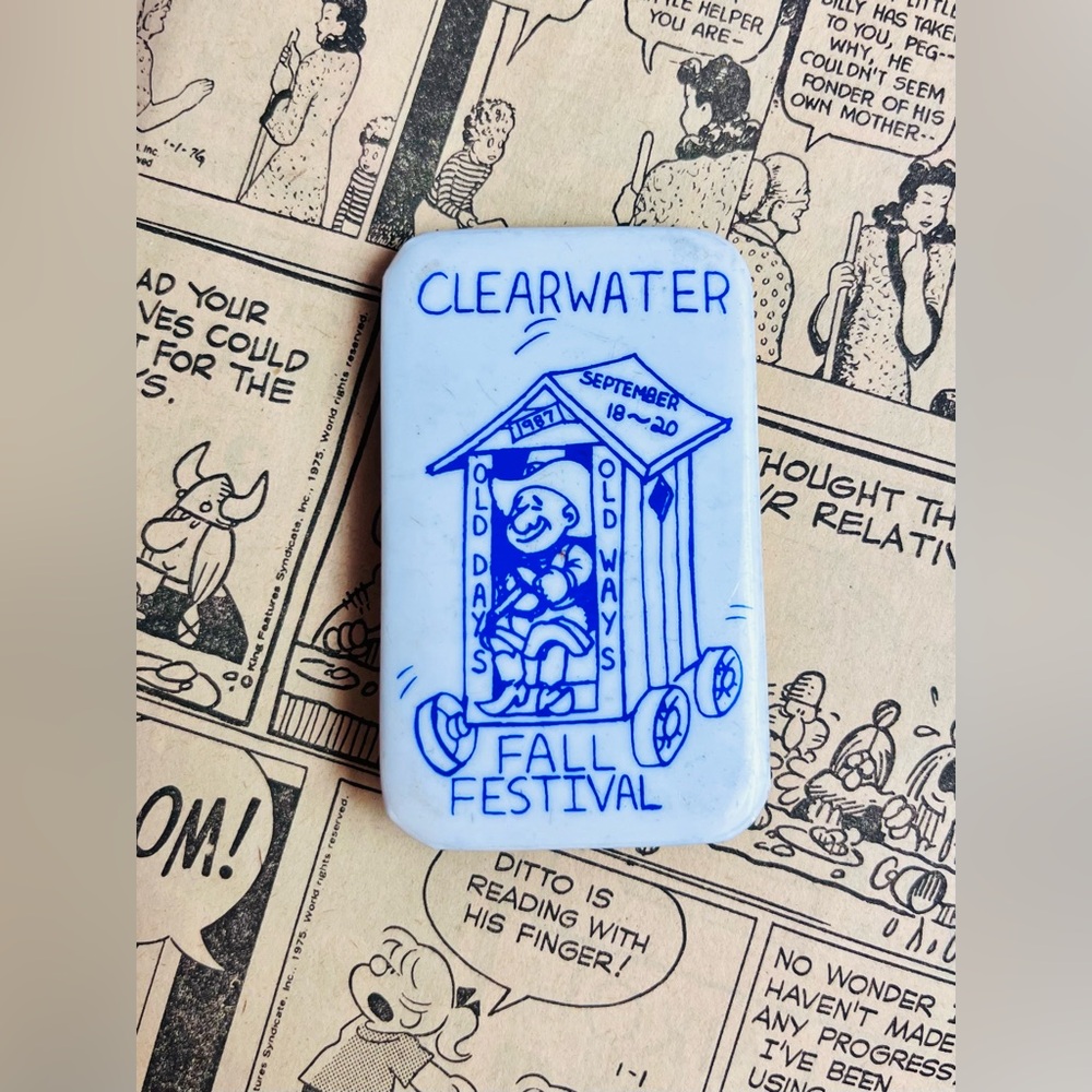 LAST CHANCE 🌈 VTG 1987 Clearwater Fall Festival Souvenir Pin